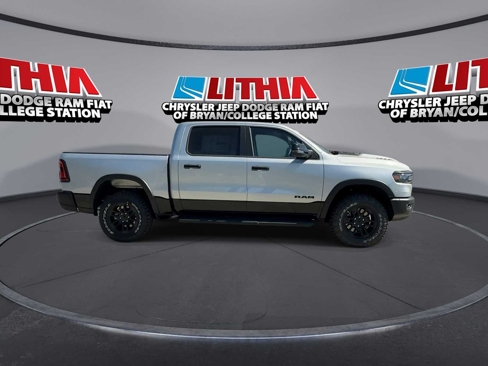 Thumbnail: 2026 RAM 1500 - 9