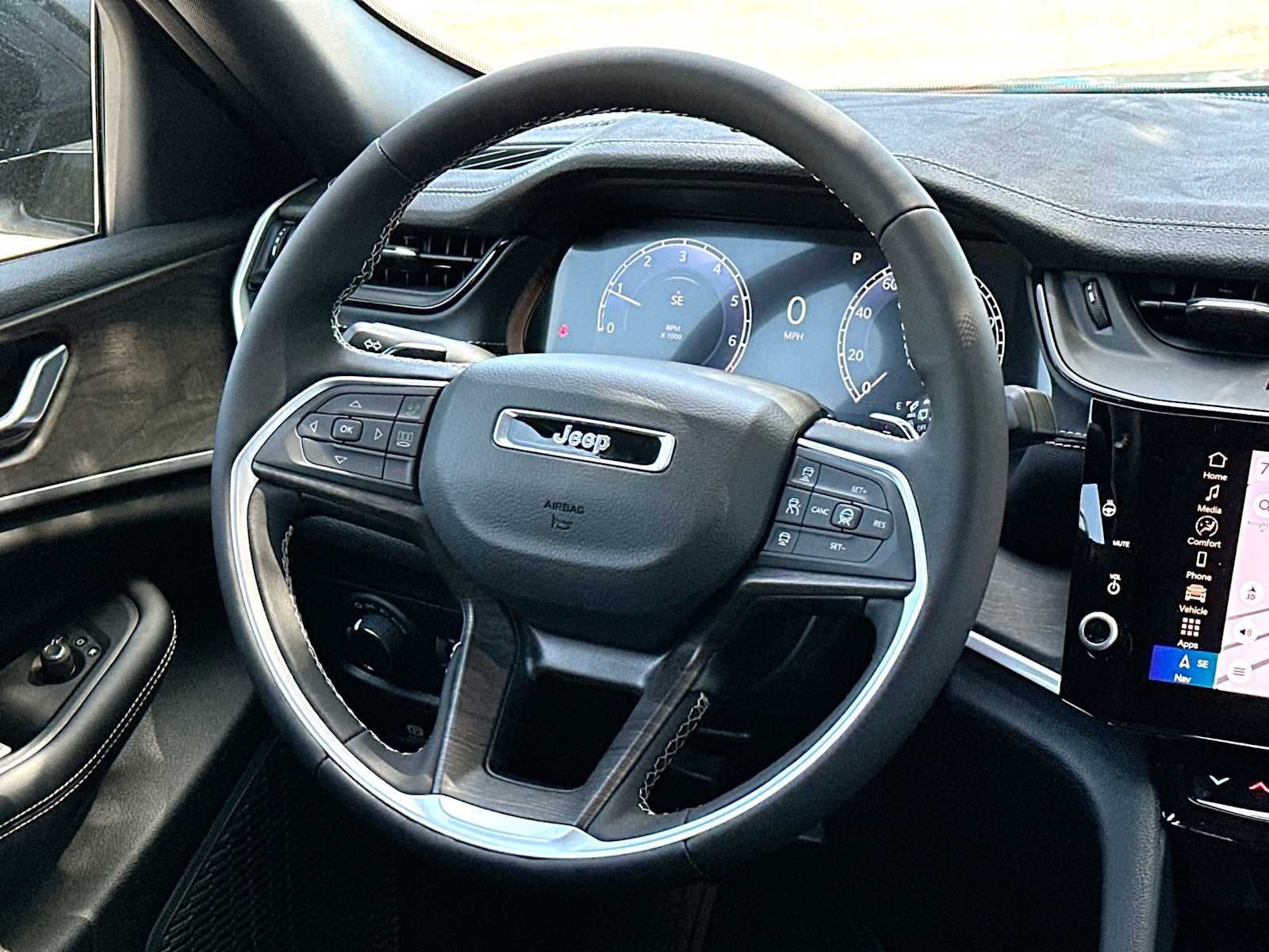 Thumbnail: 2026 Jeep Grand Cherokee - 27