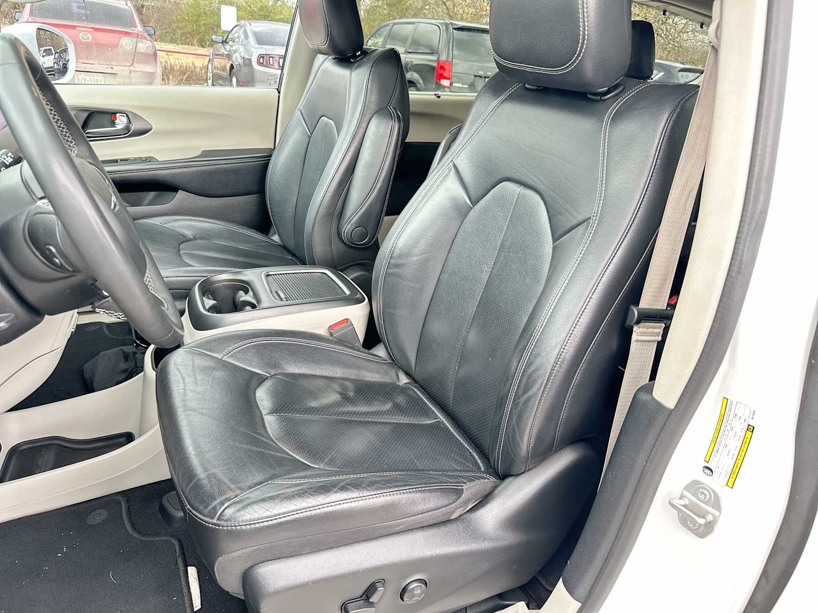 Thumbnail: 2022 Chrysler Pacifica - 17