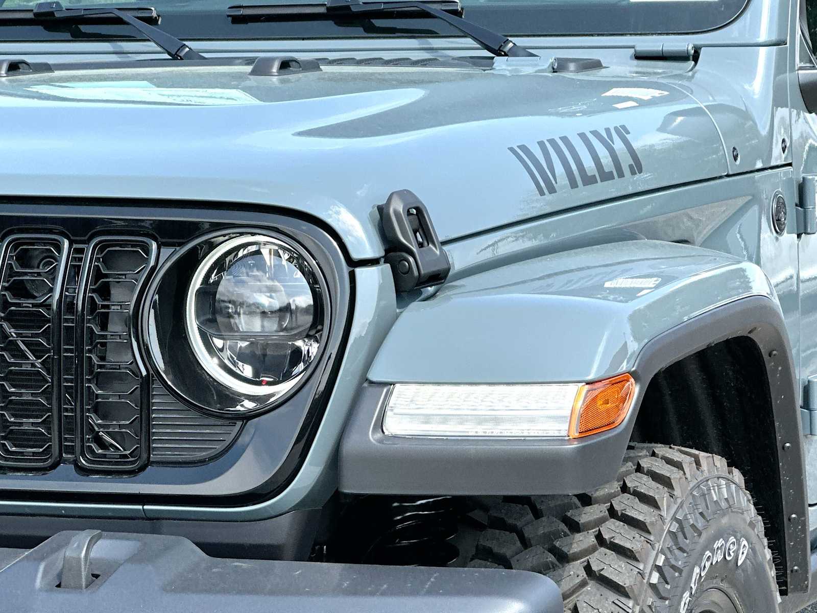 Thumbnail: 2026 Jeep Gladiator - 16