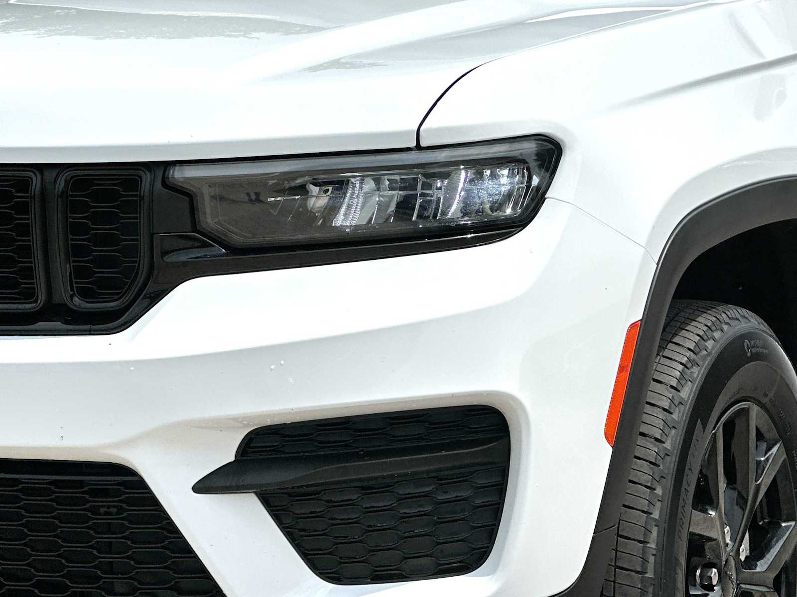 Thumbnail: 2024 Jeep Grand Cherokee - 16