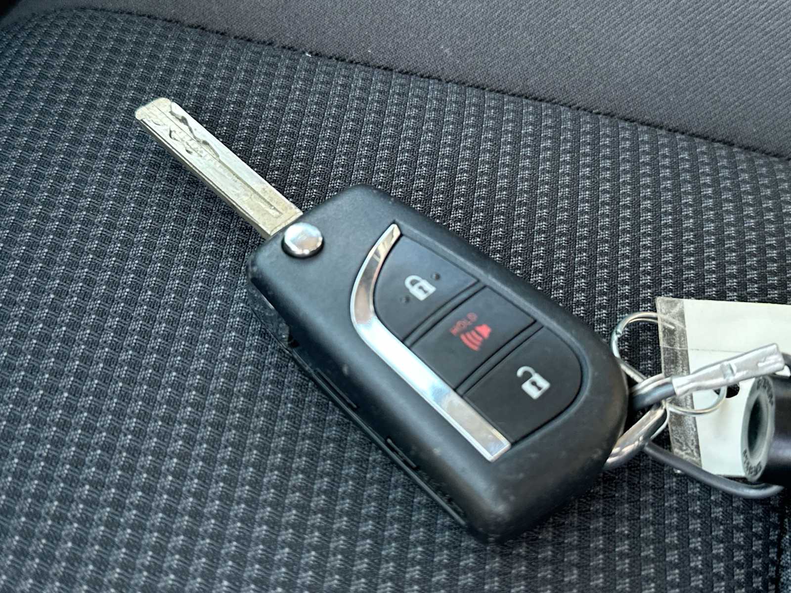 Thumbnail: 2020 Toyota RAV4 - 29