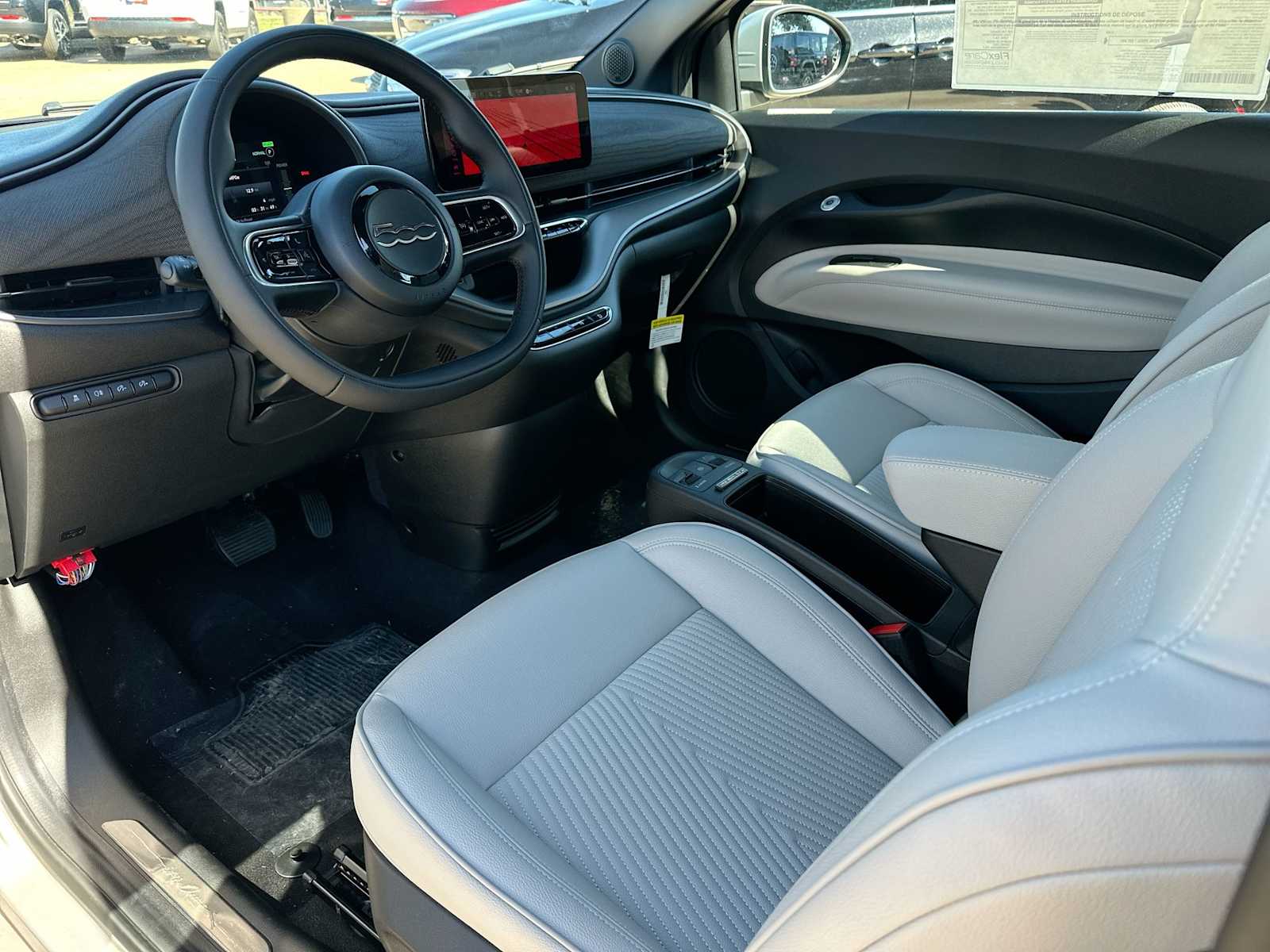 Thumbnail: 2025 Fiat 500e - 18