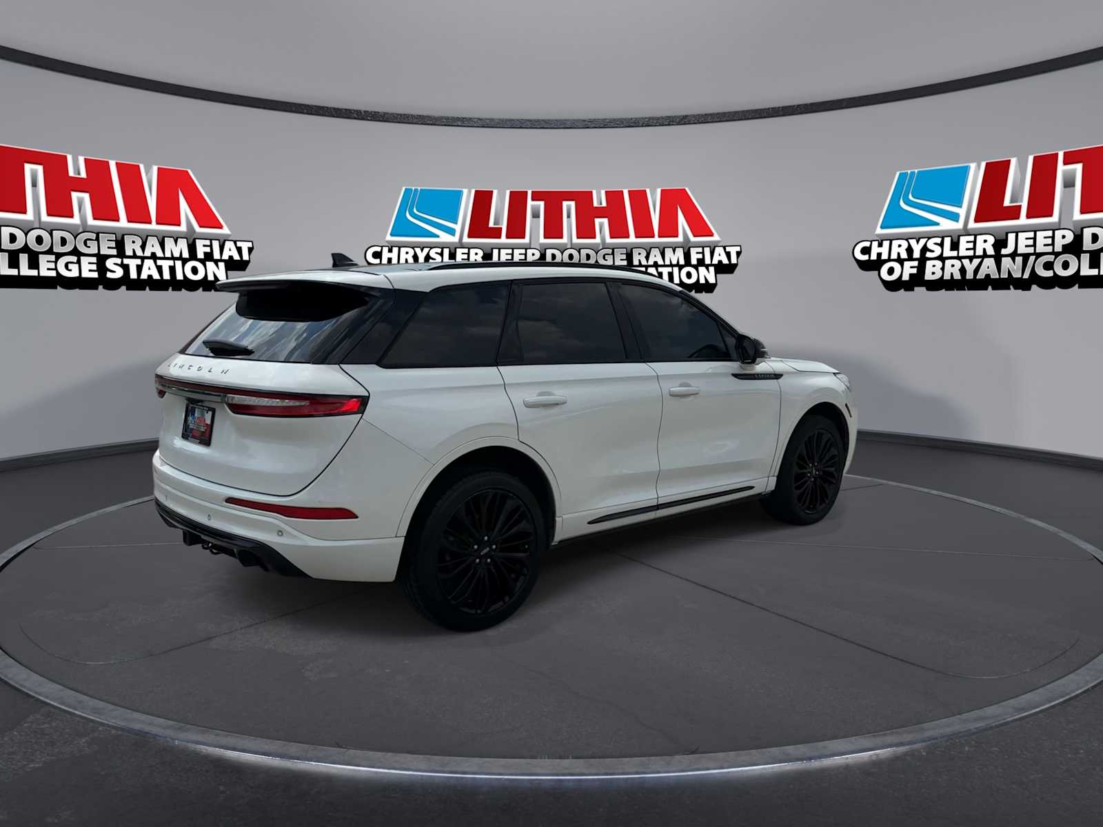 Thumbnail: 2023 Lincoln Corsair - 8