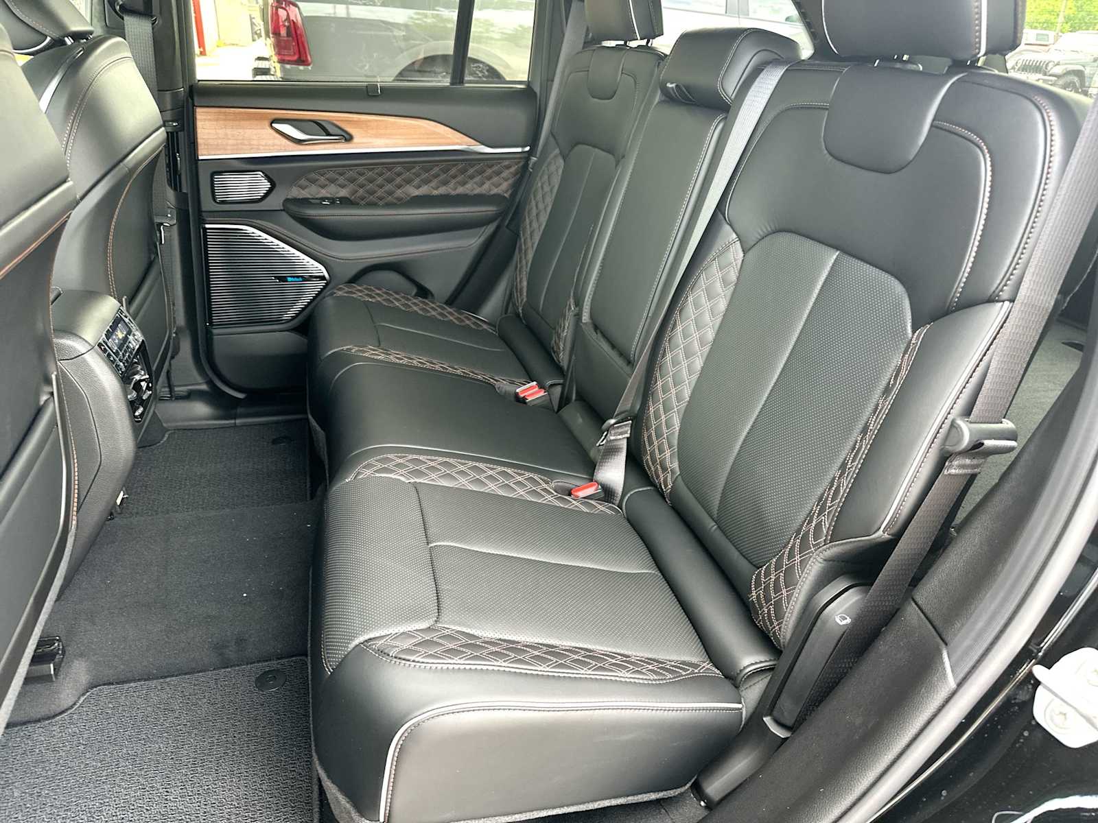 Thumbnail: 2026 Jeep Grand Cherokee - 23