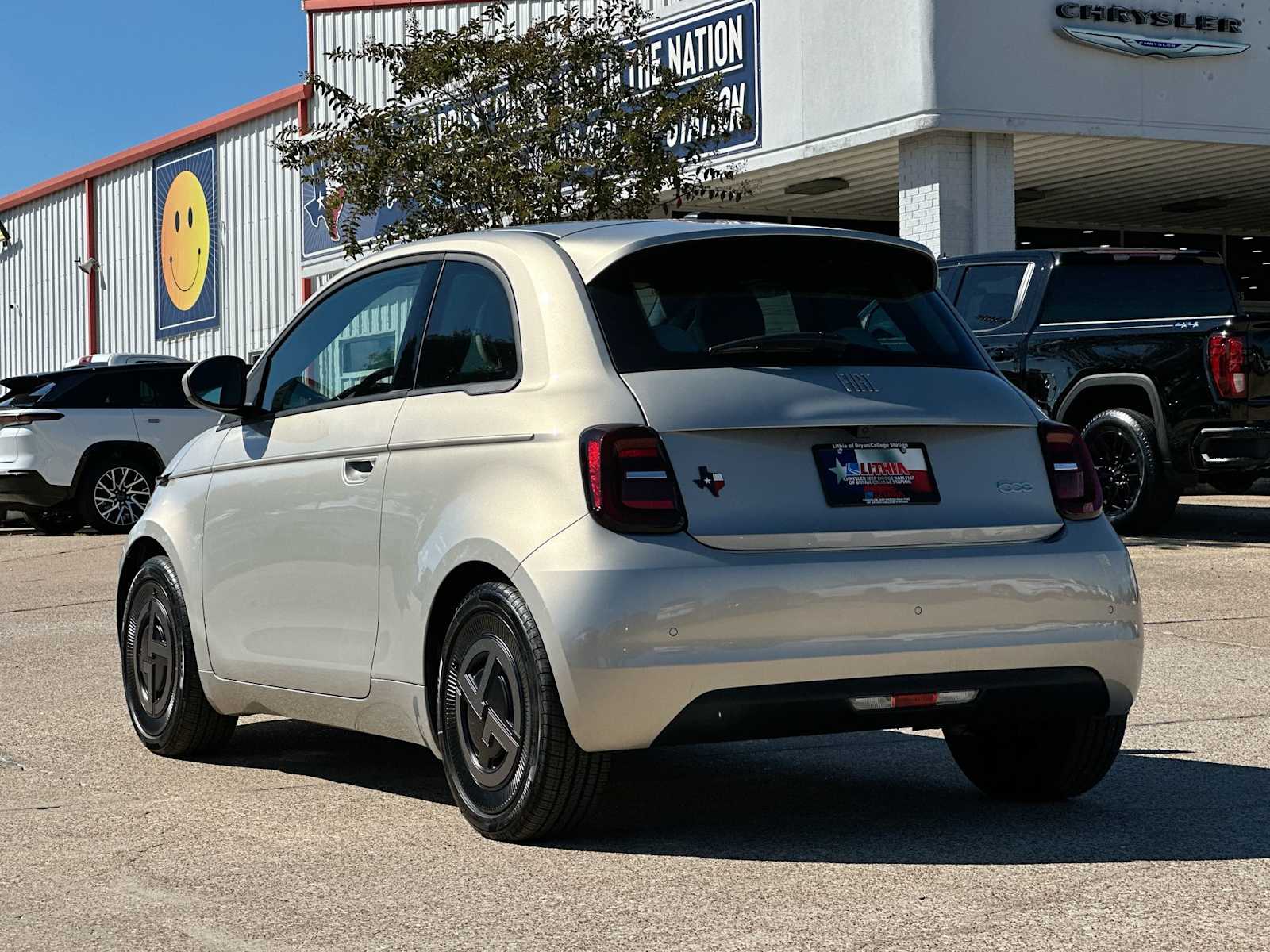 Thumbnail: 2025 Fiat 500e - 13