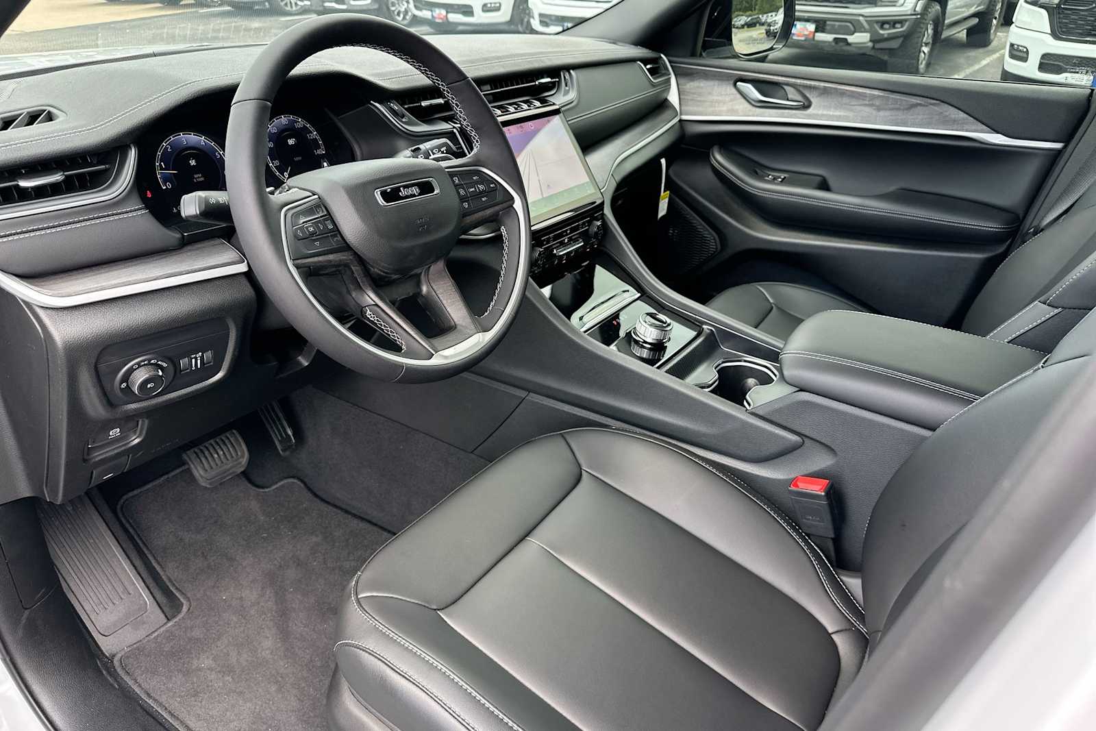Thumbnail: 2025 Jeep Grand Cherokee - 18