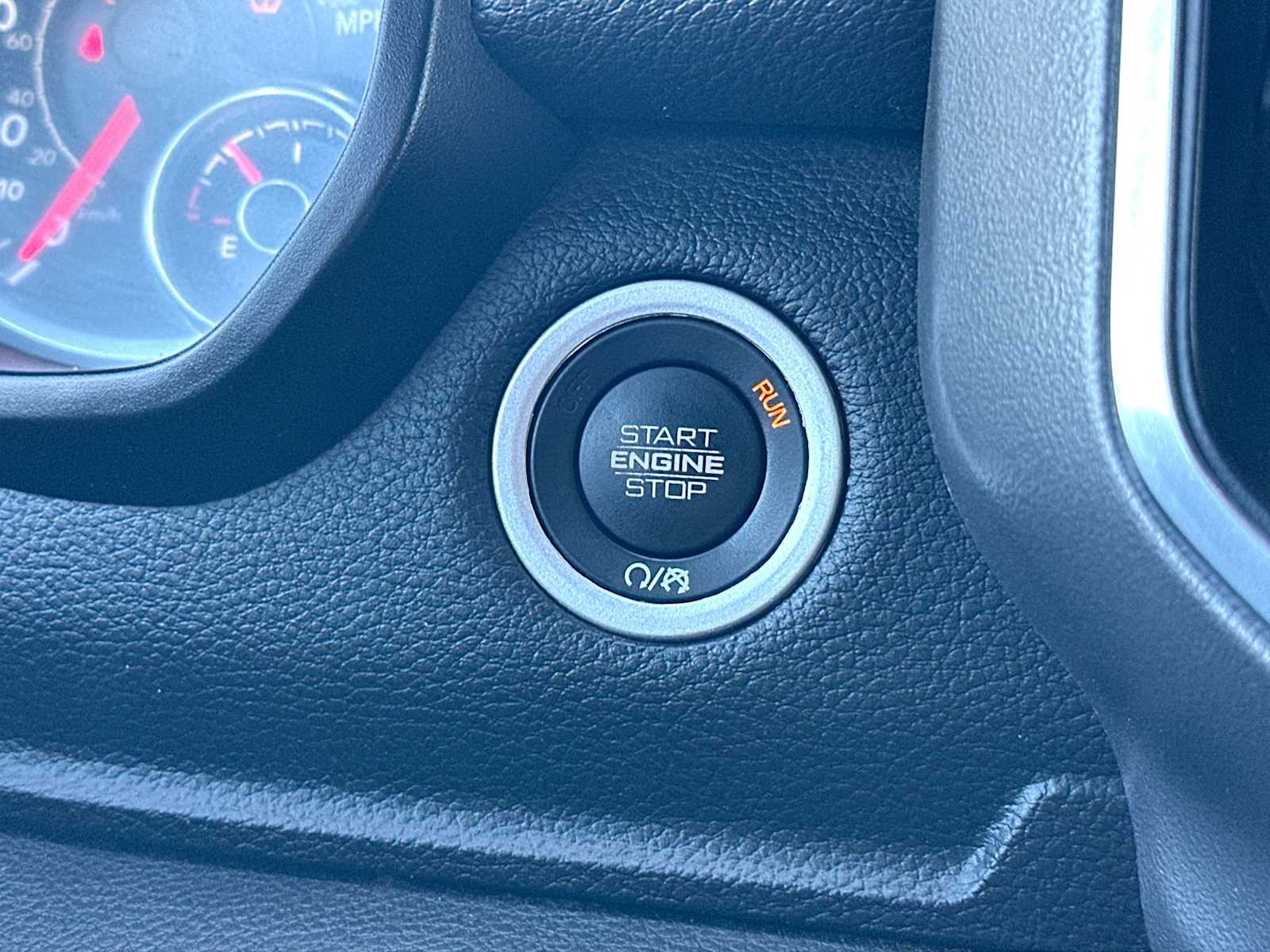 Thumbnail: 2025 RAM 1500 - 28