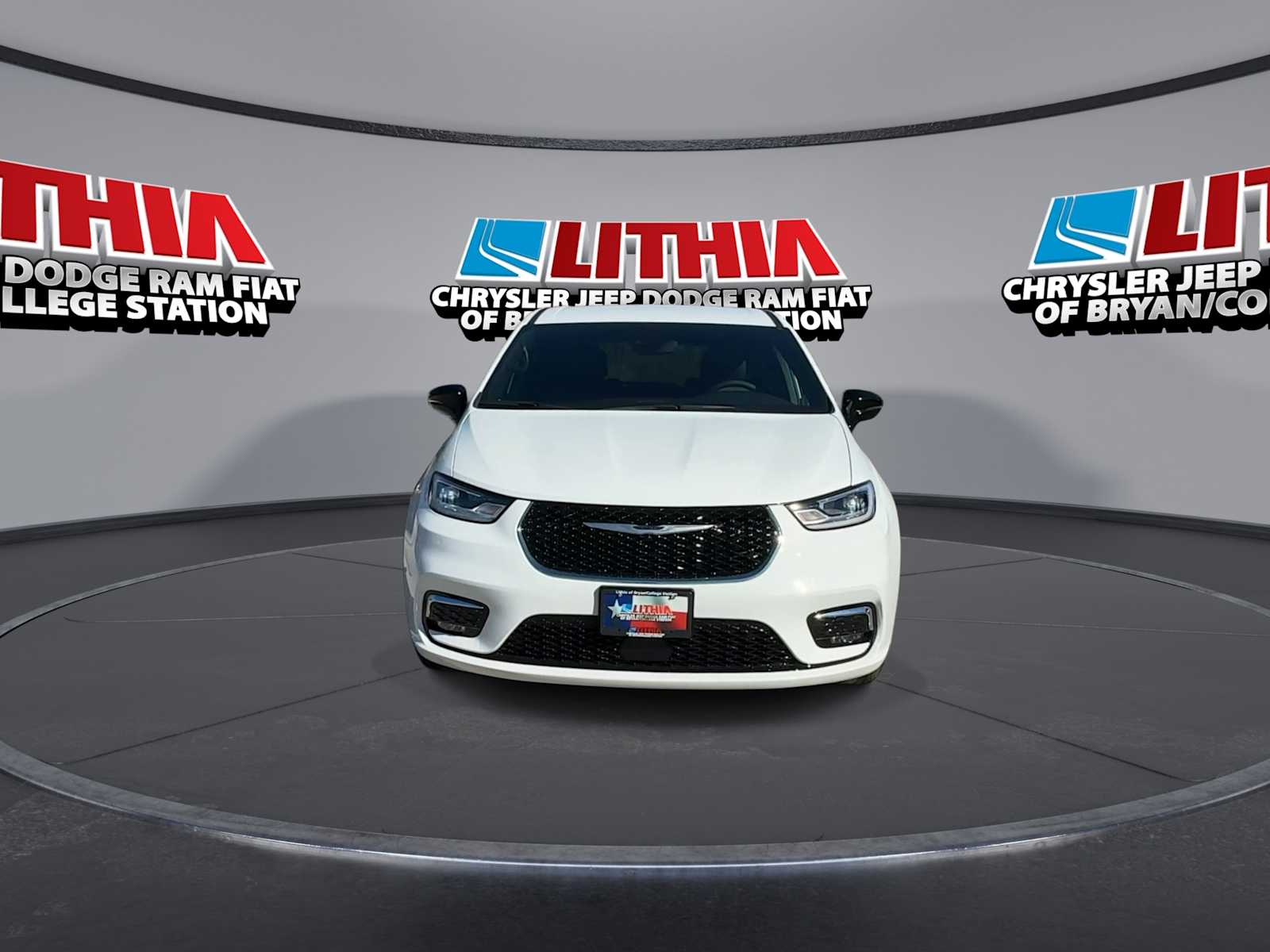 Thumbnail: 2026 Chrysler Pacifica - 3