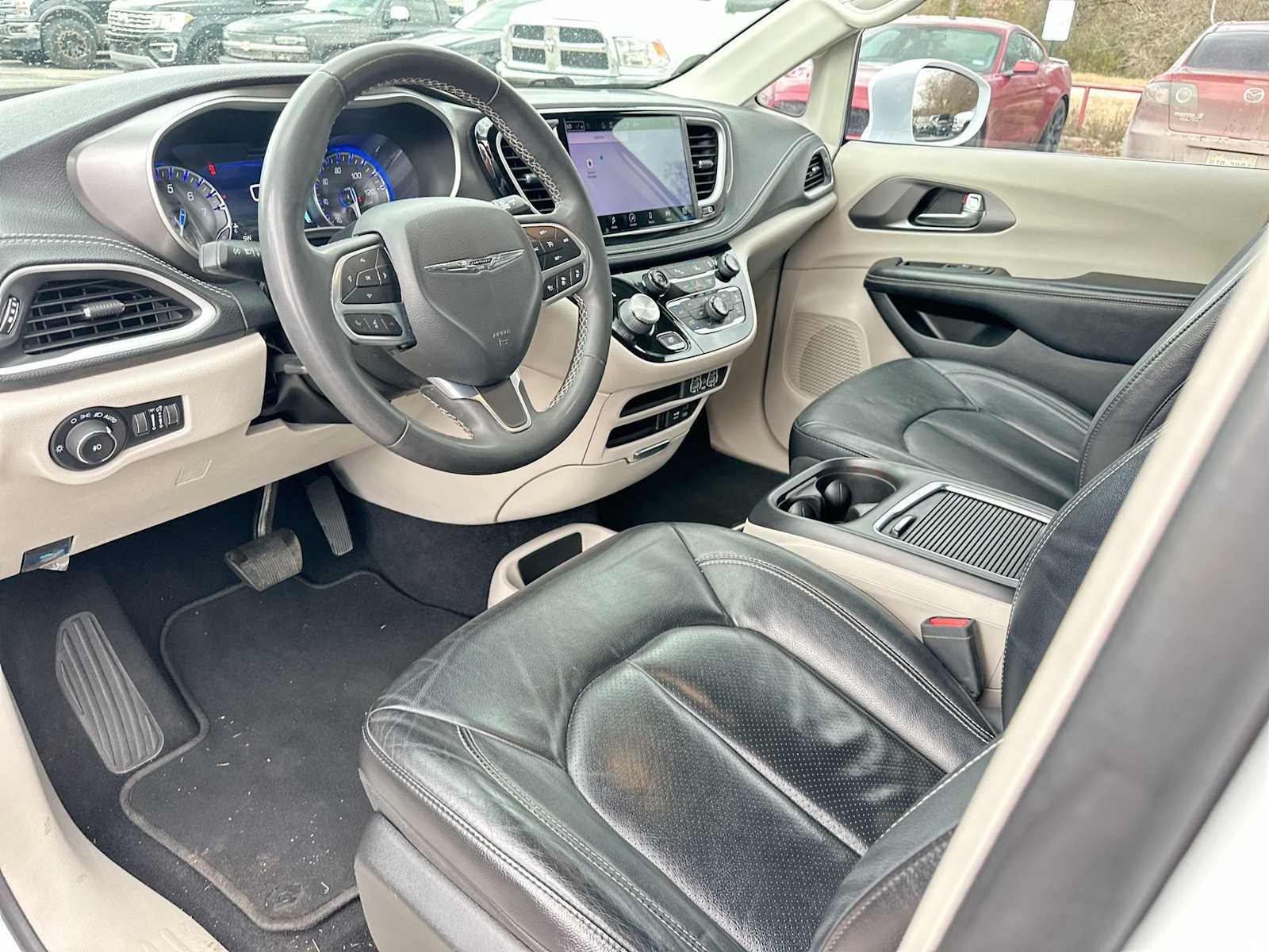 Thumbnail: 2022 Chrysler Pacifica - 18