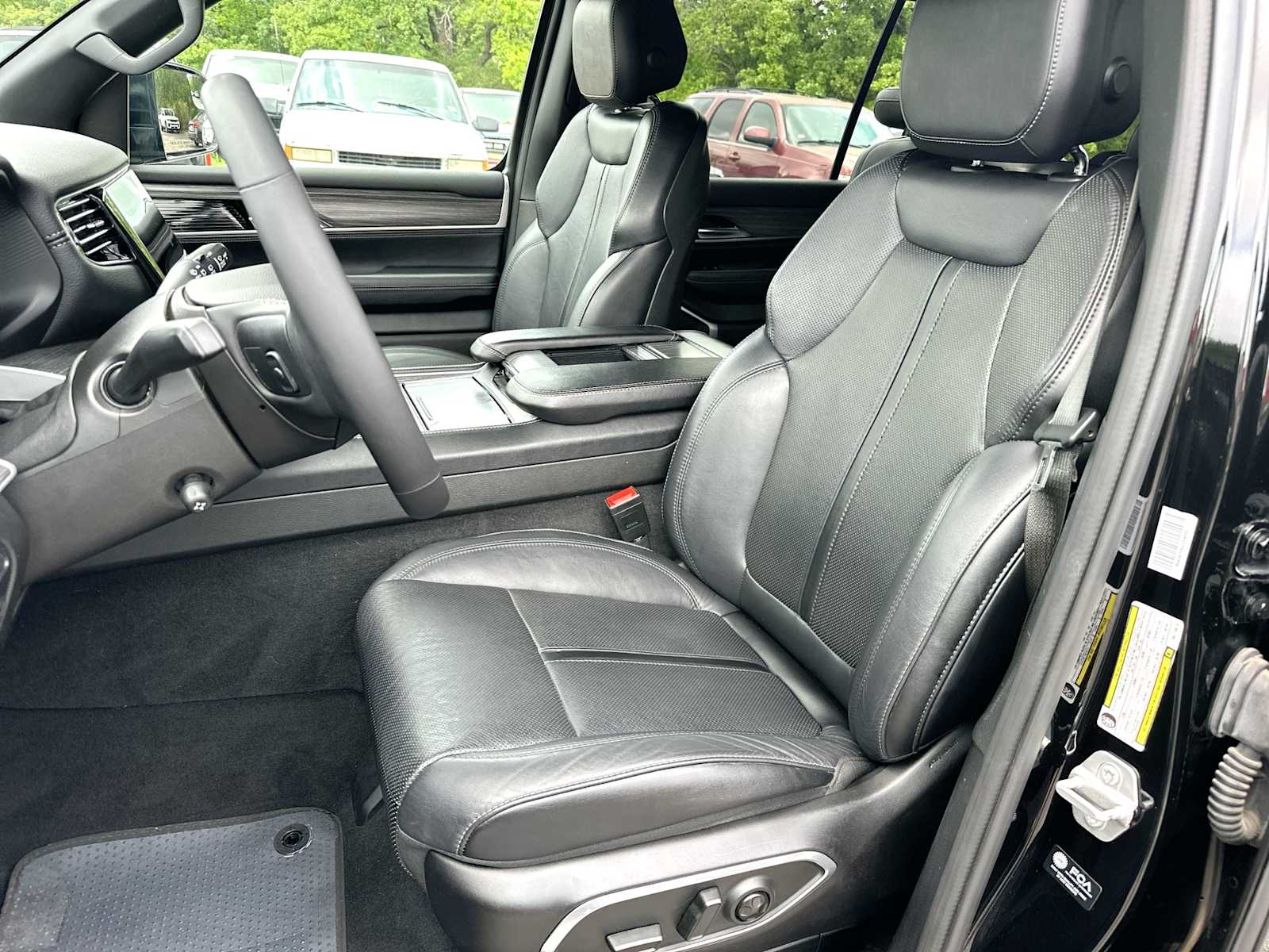 Thumbnail: 2024 Jeep Wagoneer - 17