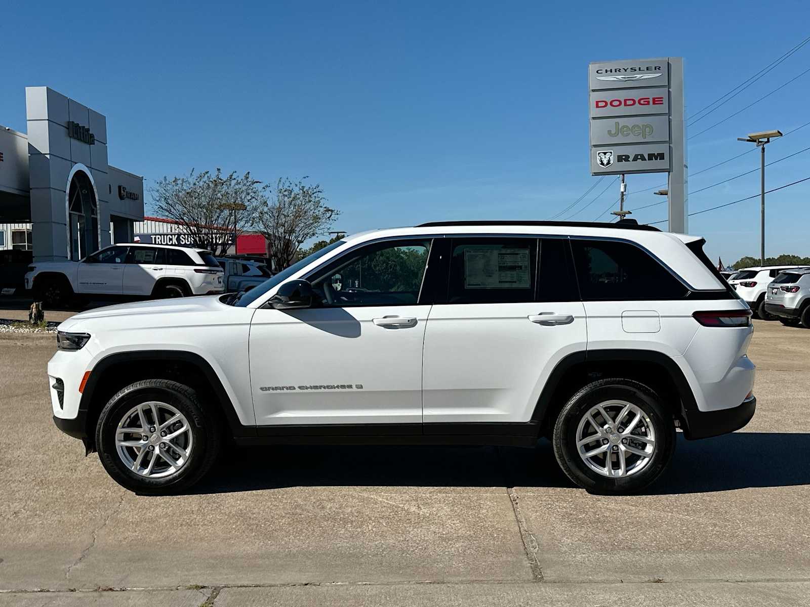 Thumbnail: 2025 Jeep Grand Cherokee - 12