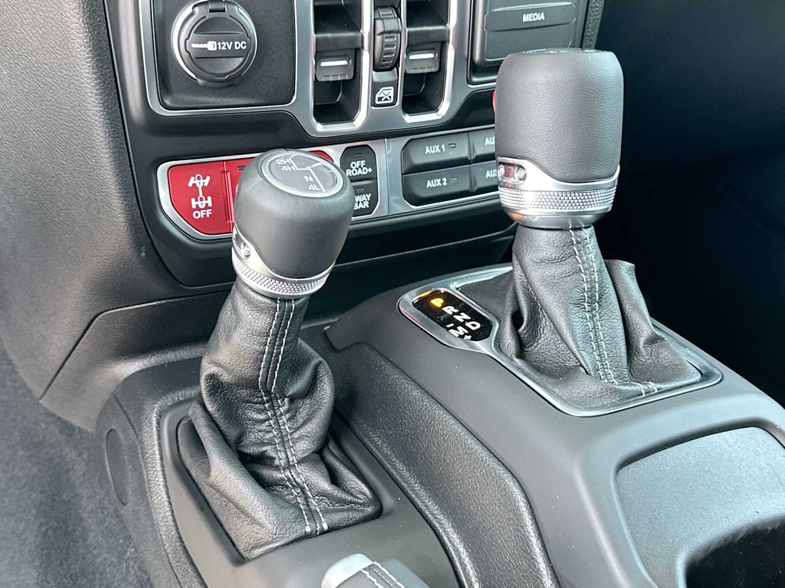 Thumbnail: 2025 Jeep Gladiator - 21