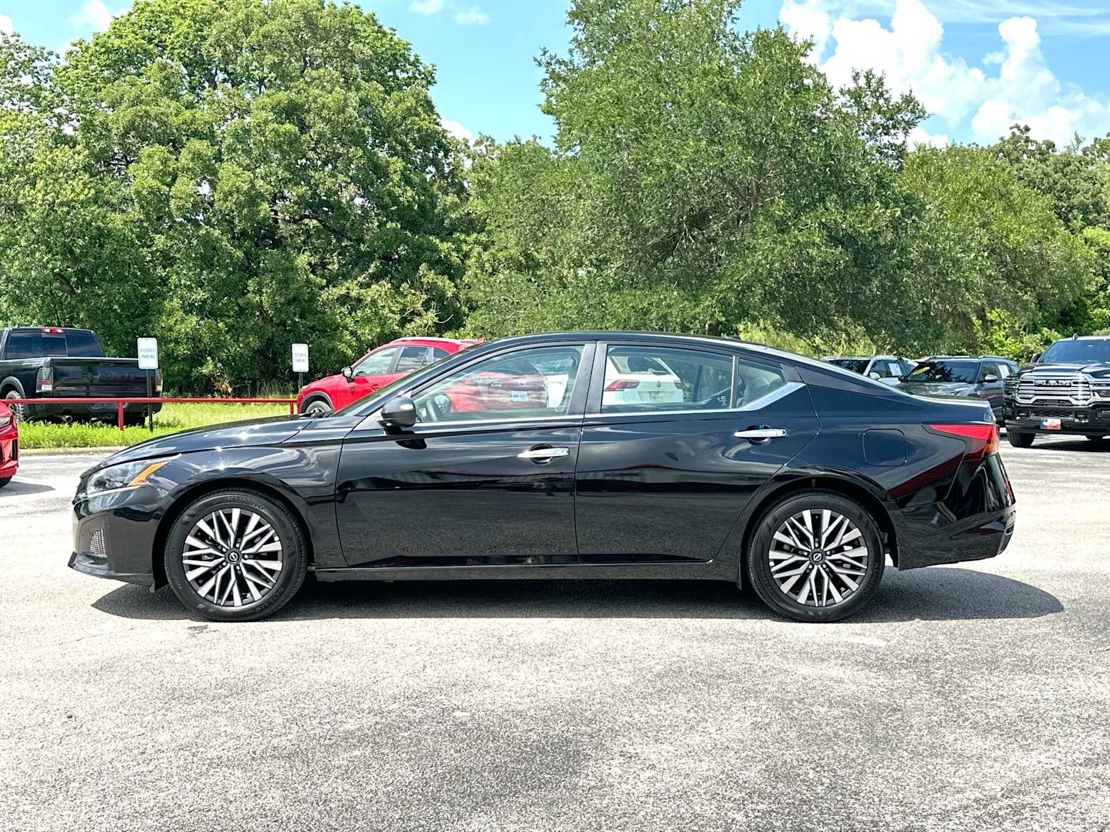 Thumbnail: 2025 Nissan Altima - 12