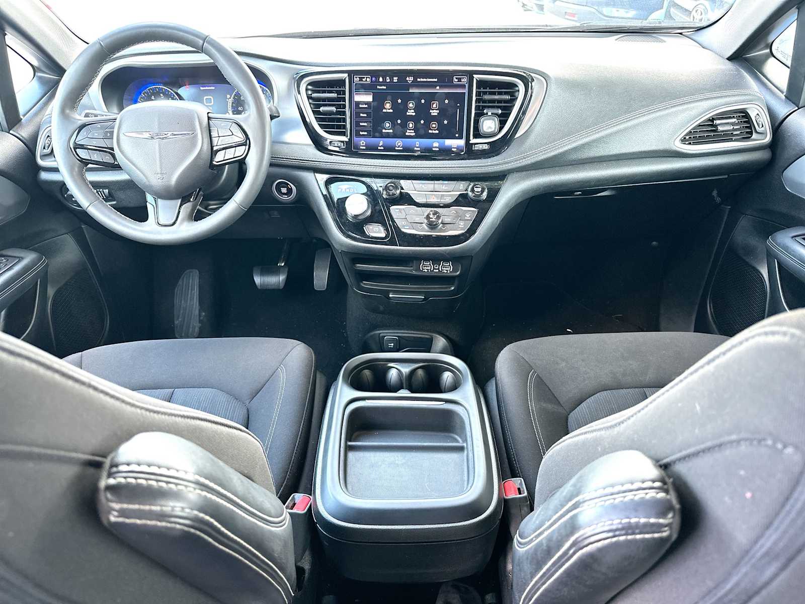 Thumbnail: 2023 Chrysler Pacifica - 25