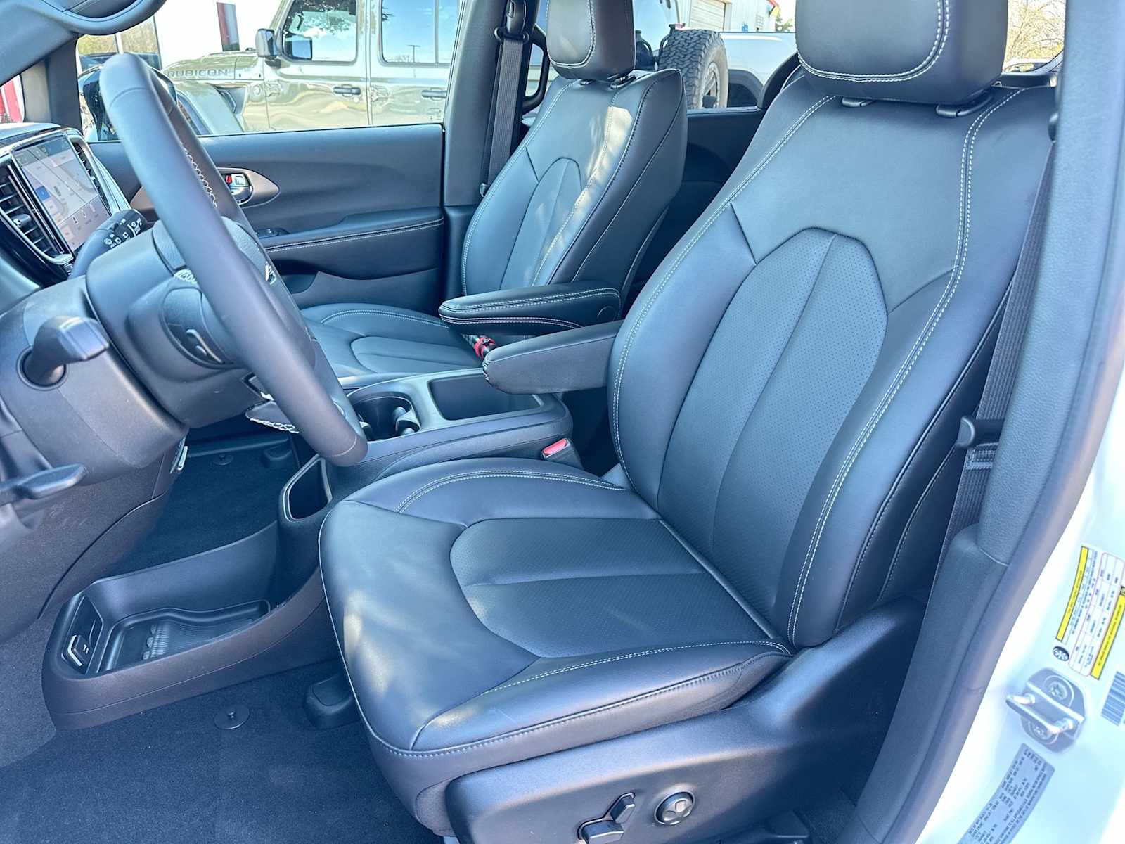 Thumbnail: 2026 Chrysler Pacifica - 17