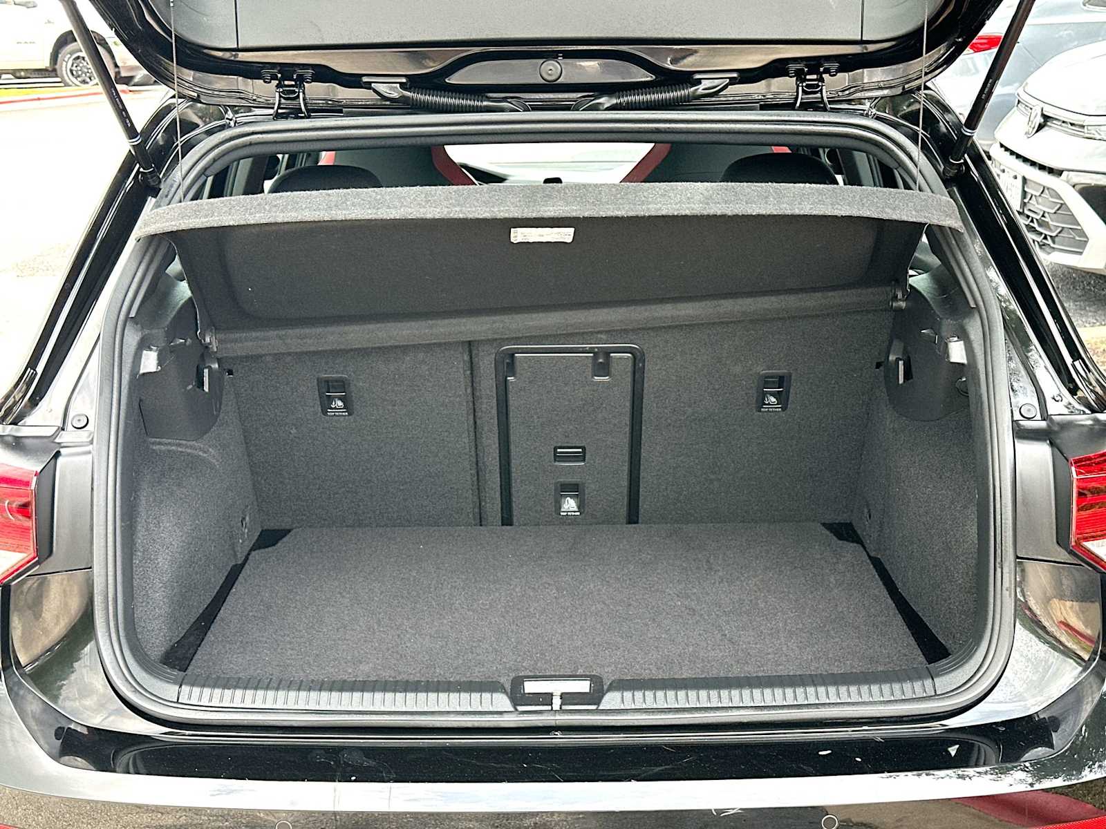 Thumbnail: 2024 Volkswagen Golf - 28