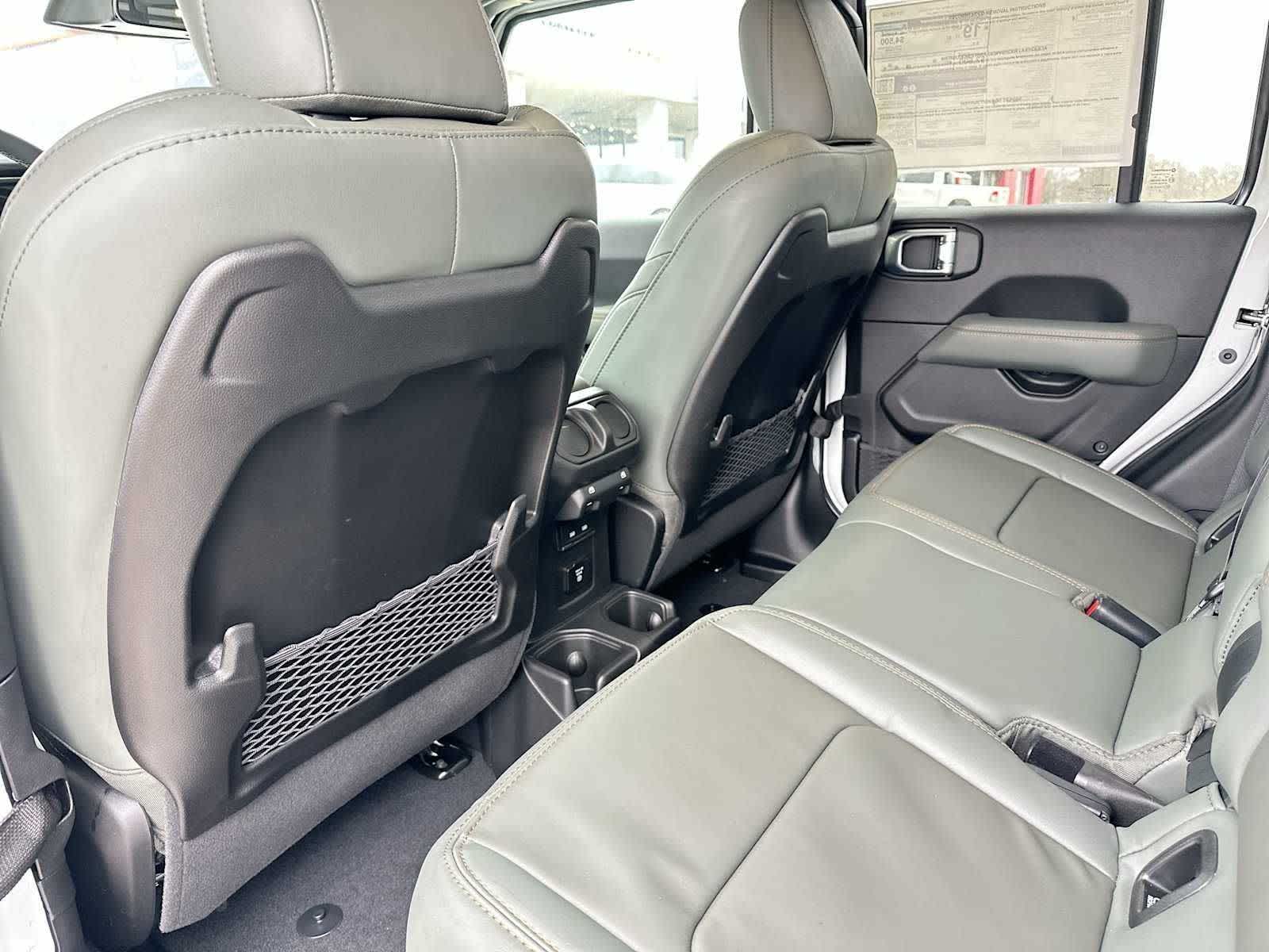 Thumbnail: 2026 Jeep Gladiator - 24