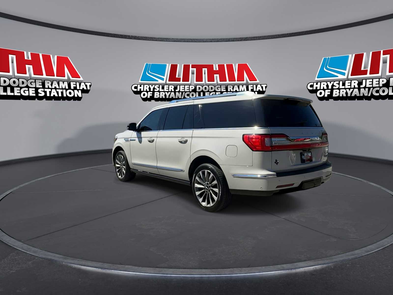 Thumbnail: 2020 Lincoln Navigator L - 6