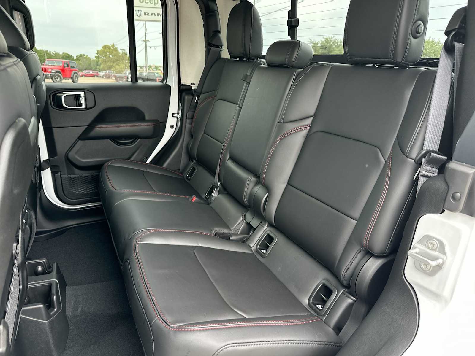 Thumbnail: 2025 Jeep Gladiator - 23