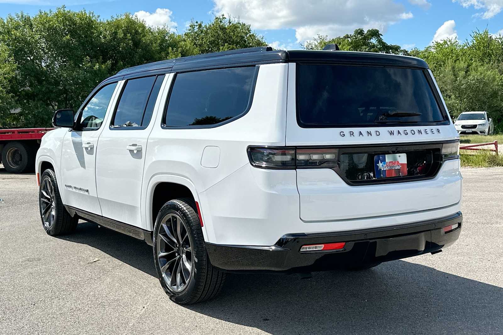 2024 Jeep Grand Wagoneer Obsidian 13