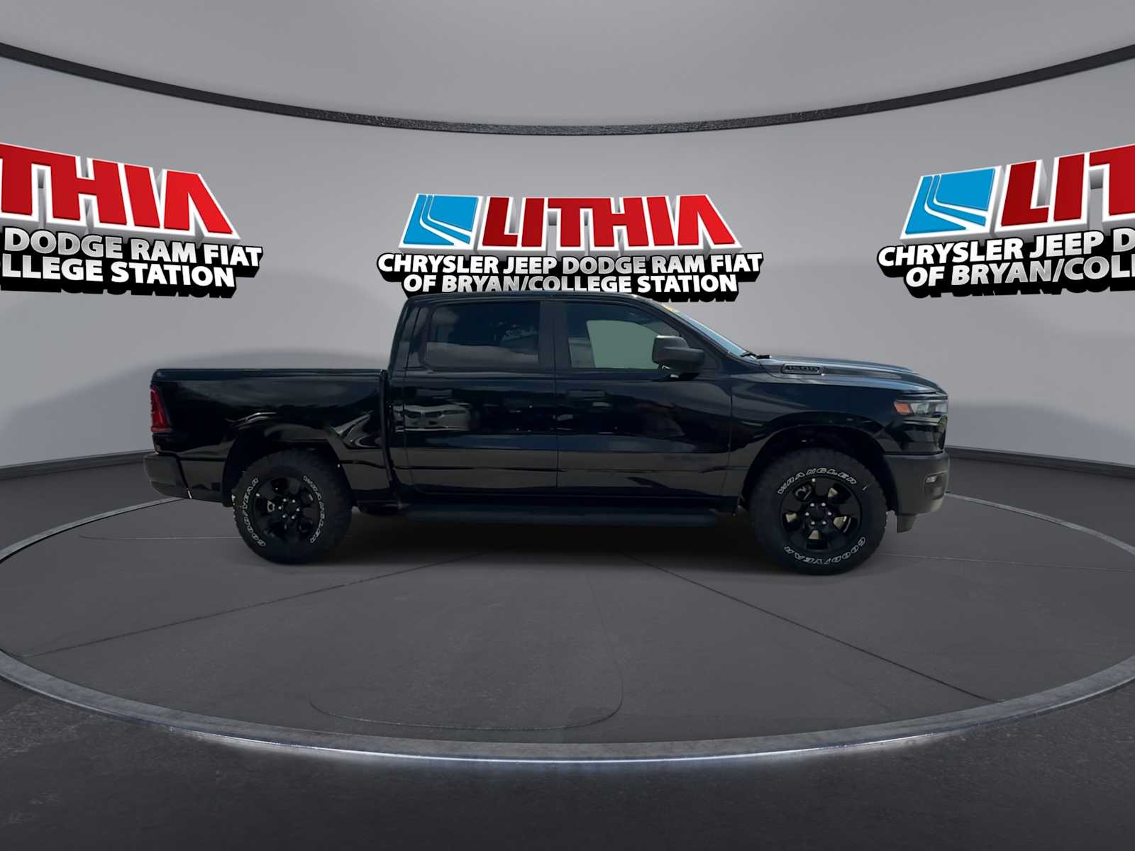 Thumbnail: 2026 RAM 1500 - 9