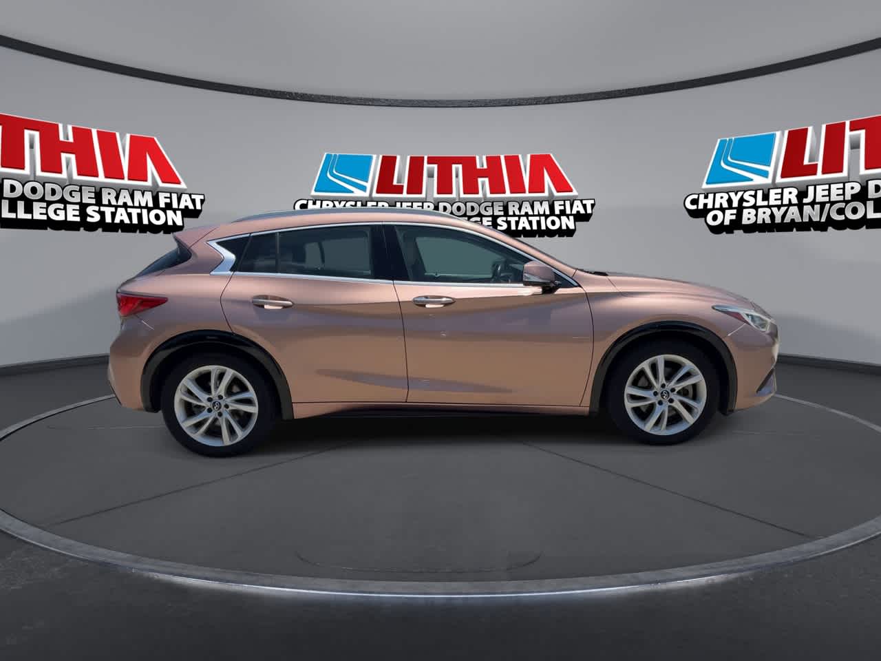 Thumbnail: 2019 INFINITI QX30 - 9