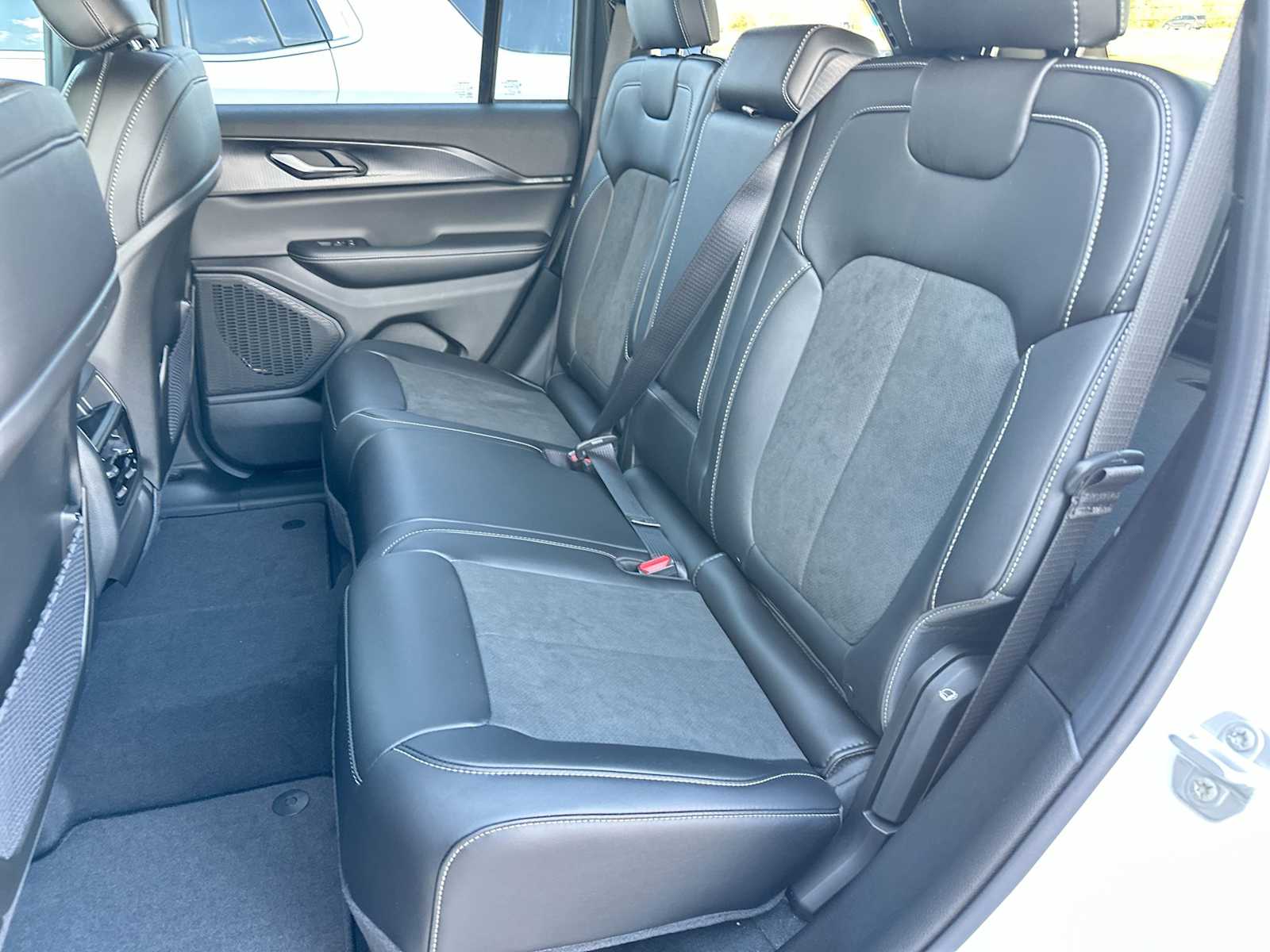 Thumbnail: 2025 Jeep Grand Cherokee - 23