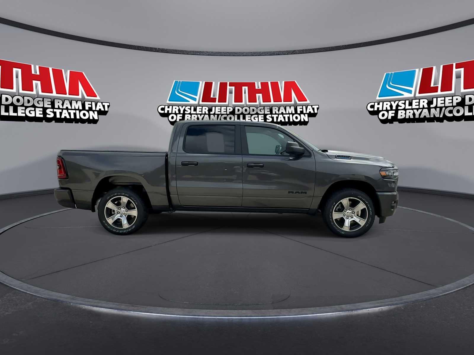 Thumbnail: 2026 RAM 1500 - 9