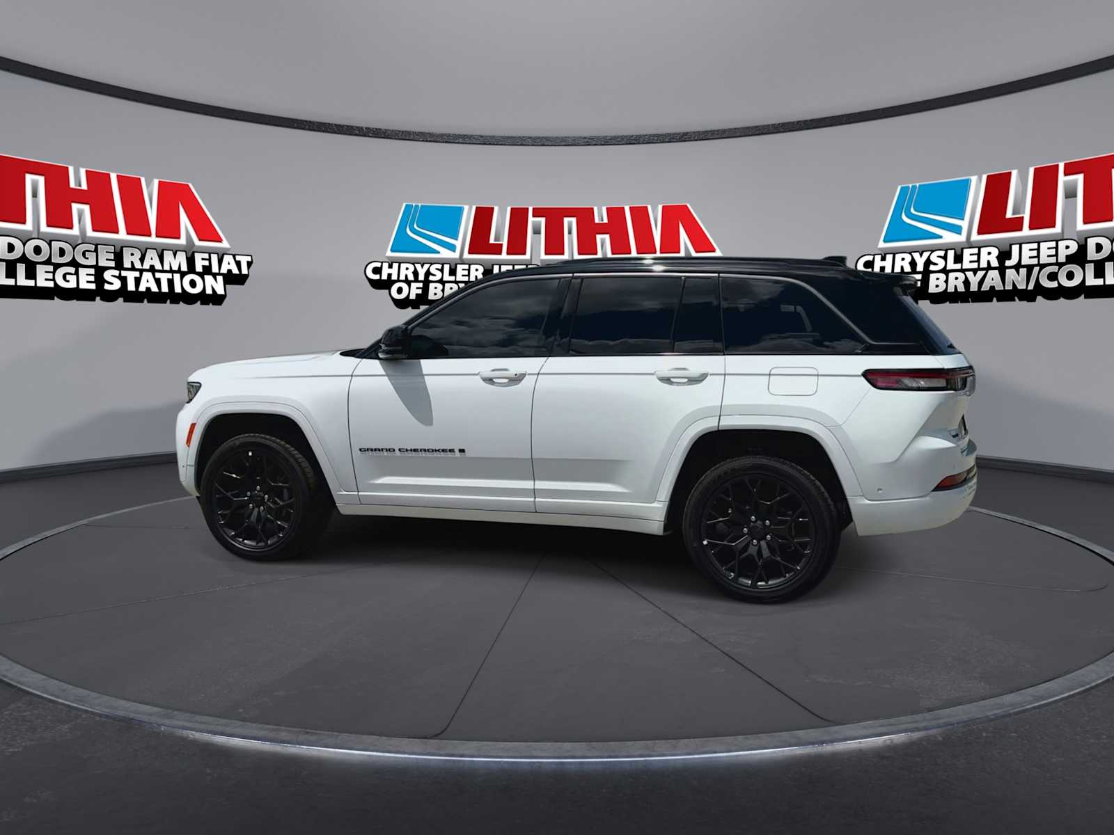 Thumbnail: 2026 Jeep Grand Cherokee - 5