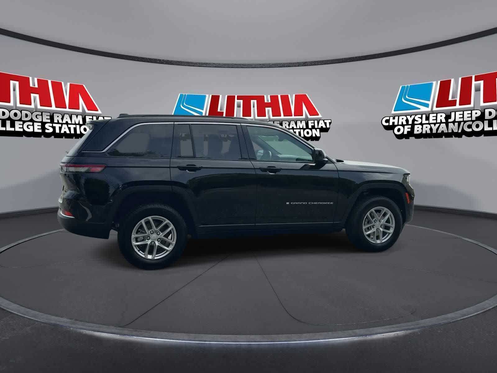 Thumbnail: 2026 Jeep Grand Cherokee - 8