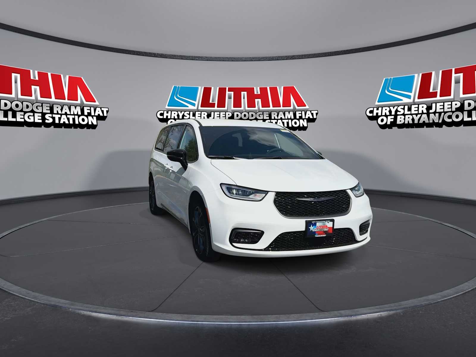 Thumbnail: 2026 Chrysler Pacifica - 2