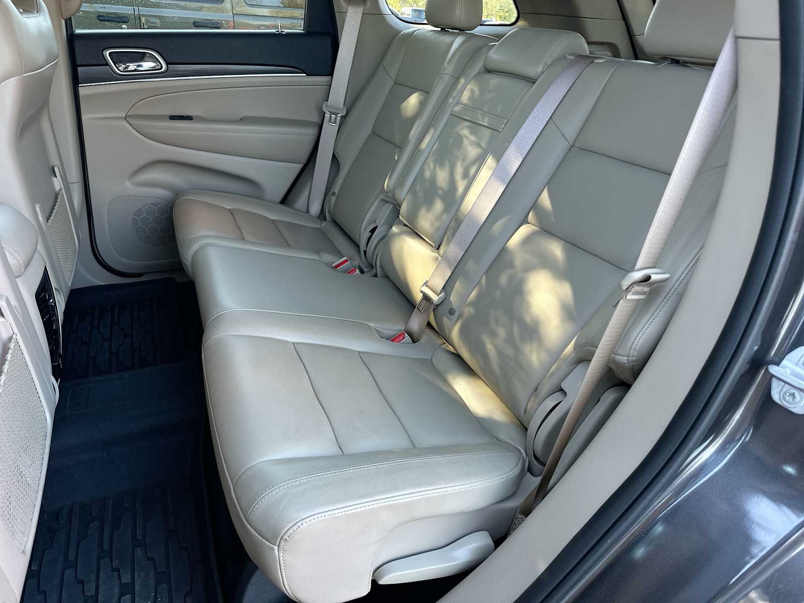 Thumbnail: 2020 Jeep Grand Cherokee - 23