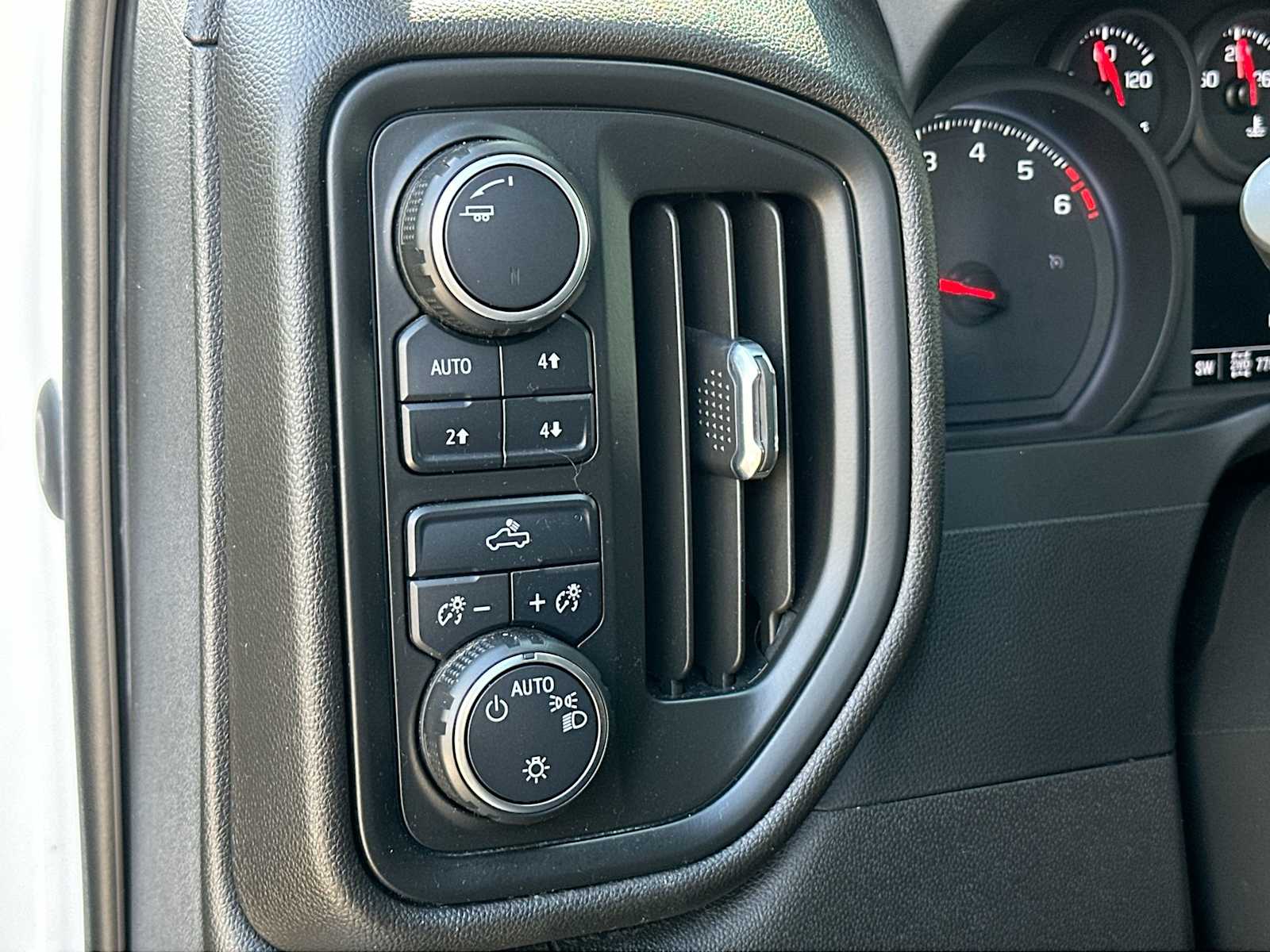 Thumbnail: 2022 Chevrolet Silverado 1500 - 28