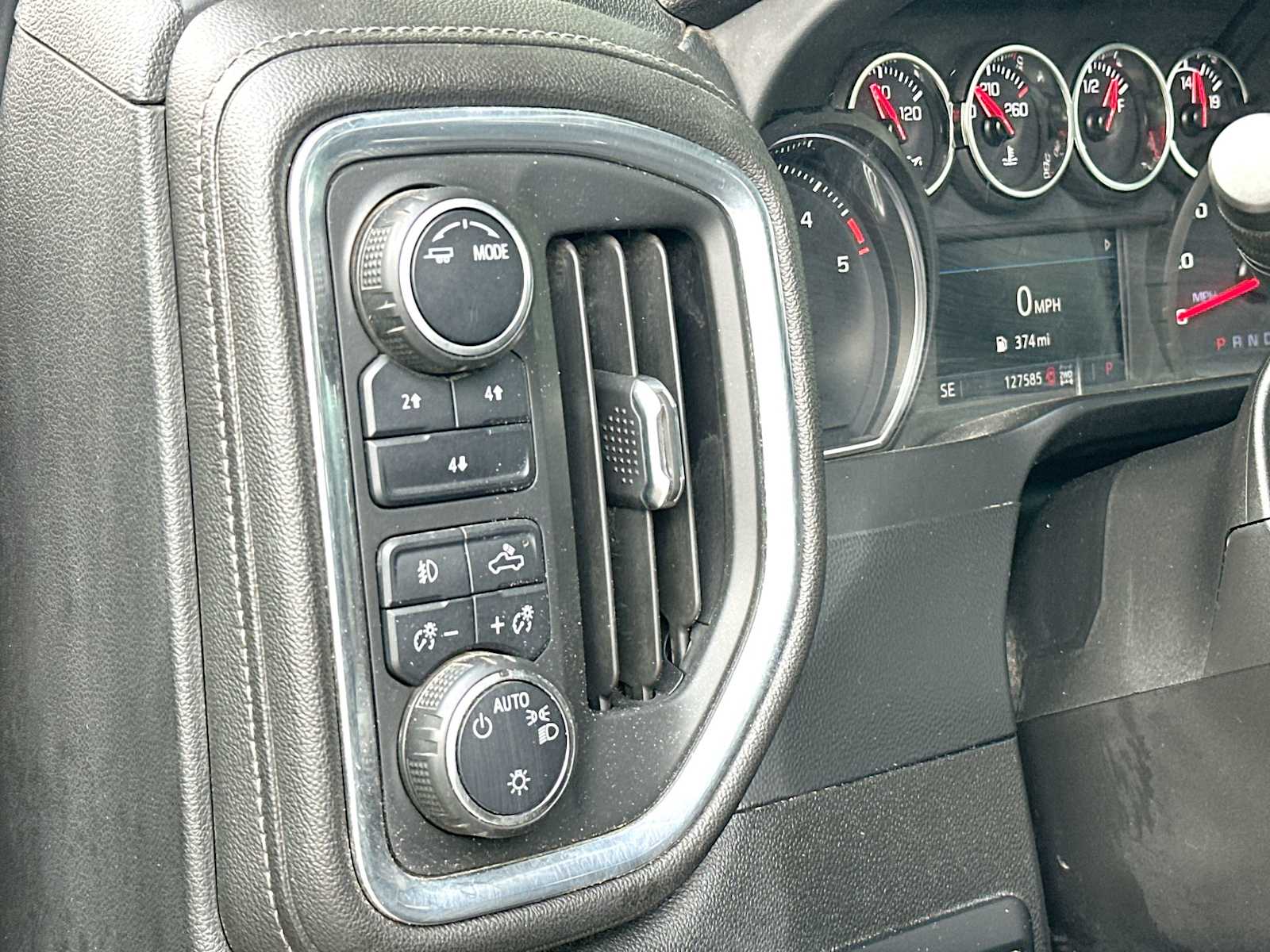 Thumbnail: 2022 Chevrolet Silverado 3500 - 28