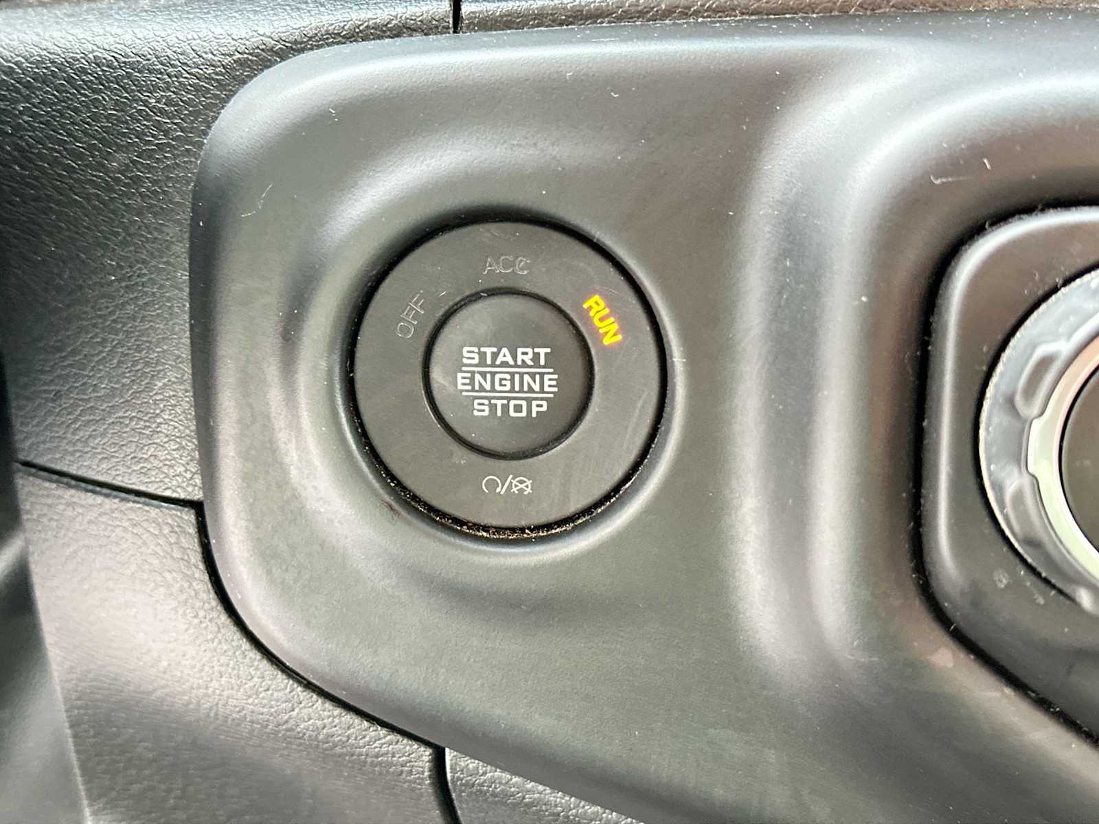 Thumbnail: 2023 Jeep Gladiator - 28