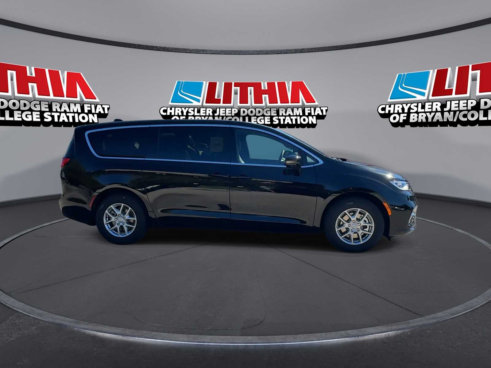 Thumbnail: 2026 Chrysler Pacifica - 9