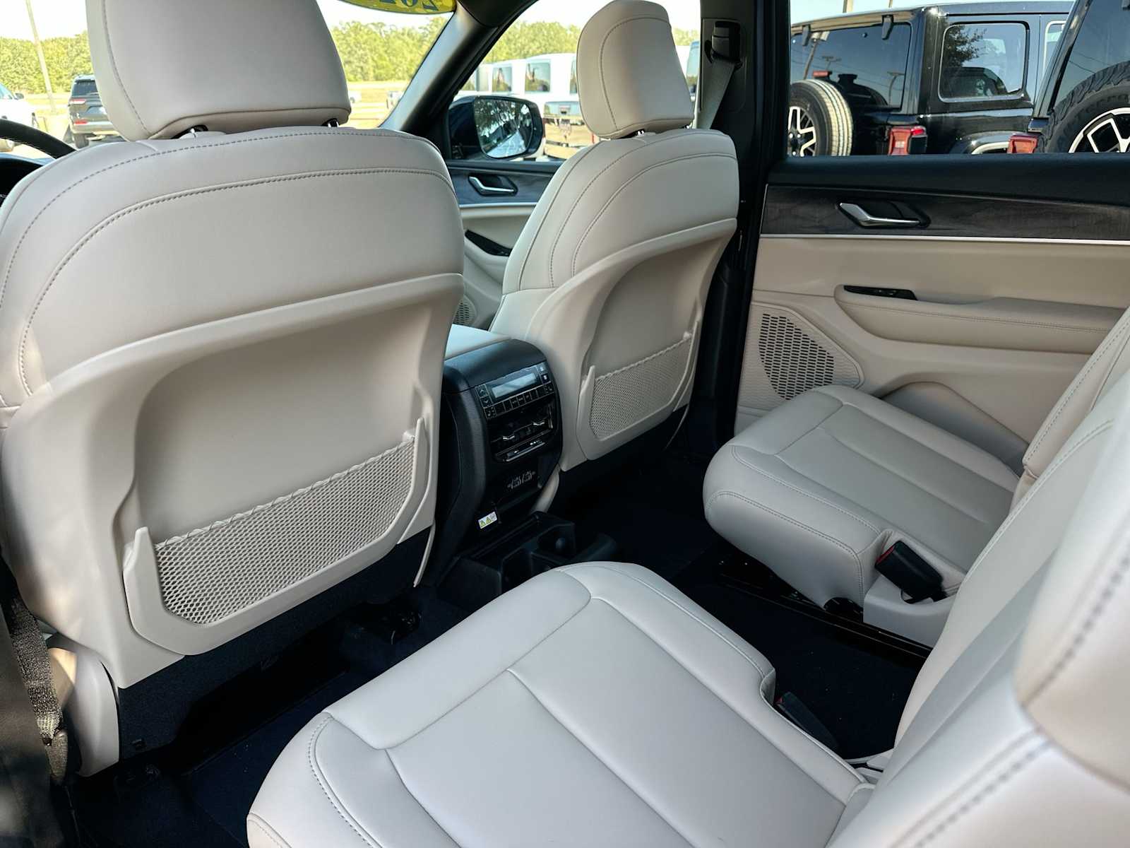 Thumbnail: 2025 Jeep Grand Cherokee - 24