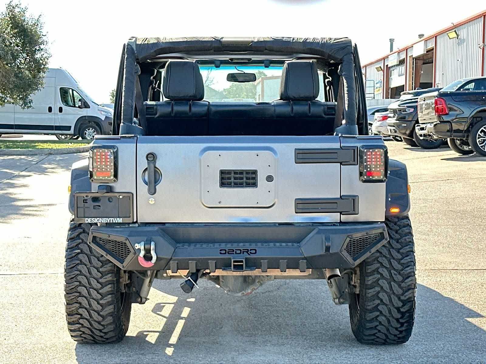 Thumbnail: 2016 Jeep Wrangler - 14