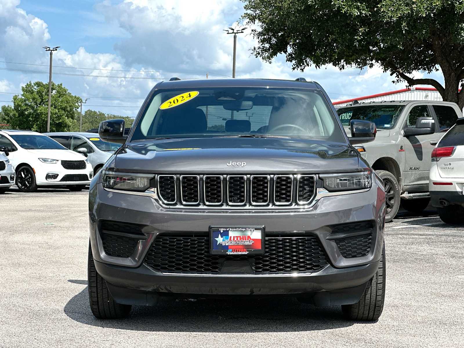 Thumbnail: 2024 Jeep Grand Cherokee - 10