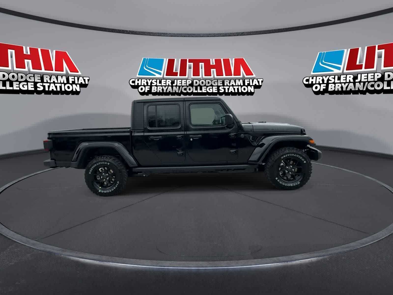 Thumbnail: 2026 Jeep Gladiator - 9