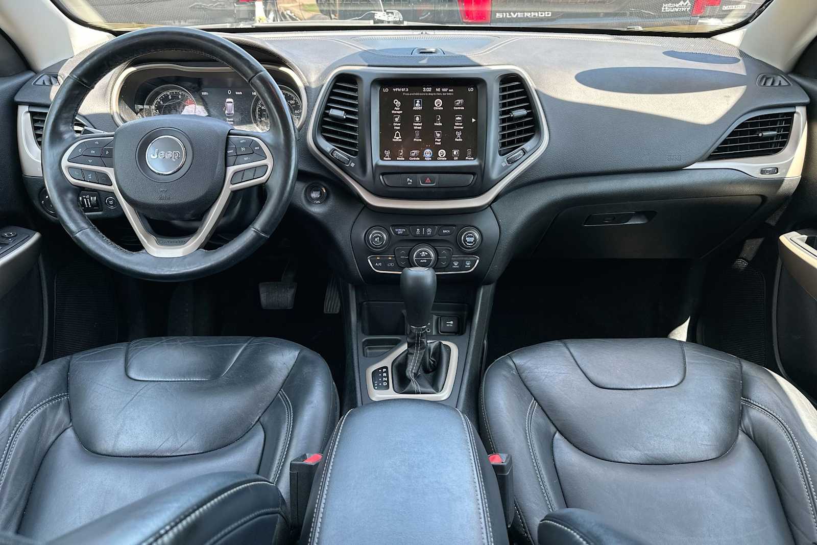 Thumbnail: 2018 Jeep Cherokee - 25