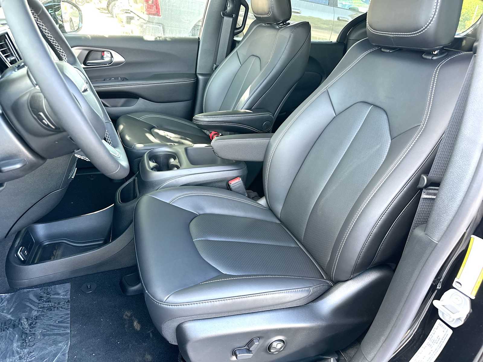 Thumbnail: 2026 Chrysler Pacifica - 17