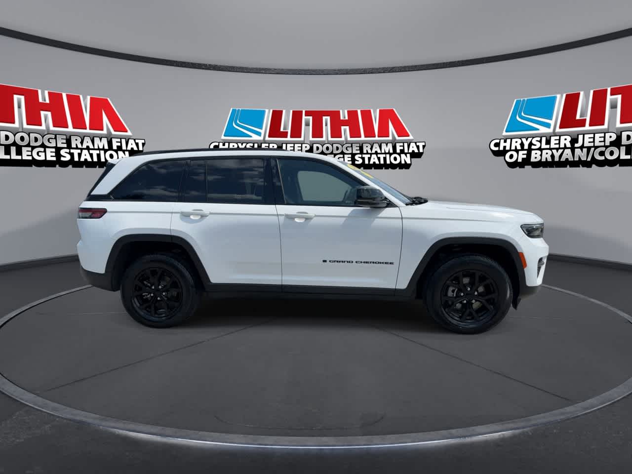 Thumbnail: 2025 Jeep Grand Cherokee - 9