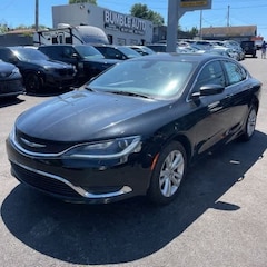 Bargain Used 2015 Chrysler 200 Limited Sedan Bryan, TX