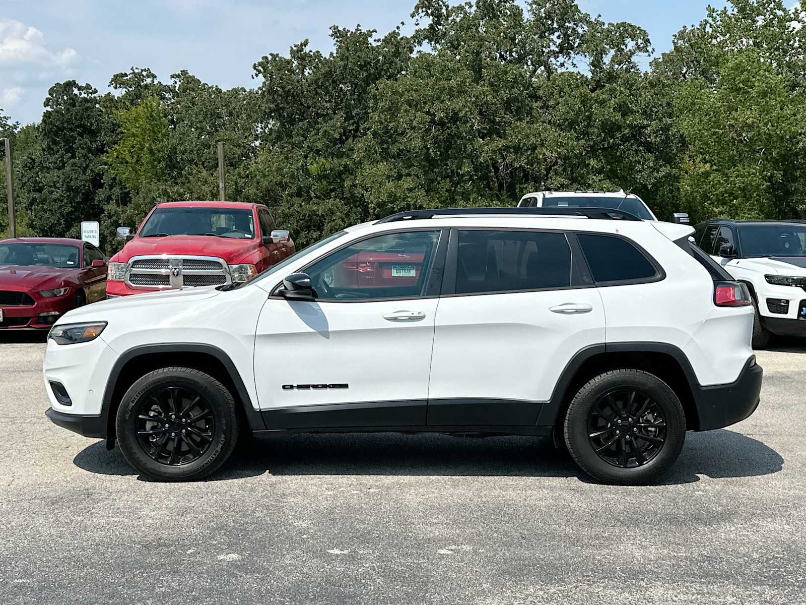 Thumbnail: 2023 Jeep Cherokee - 12