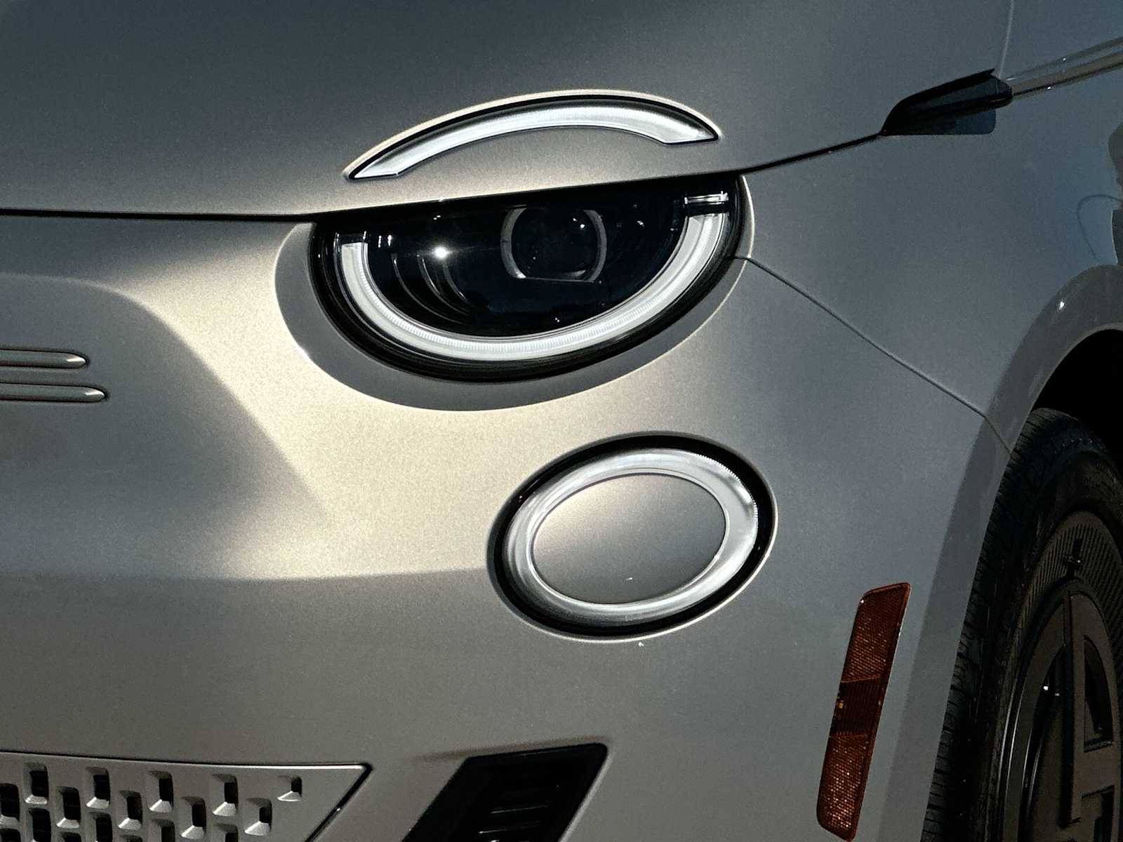 Thumbnail: 2025 Fiat 500e - 16