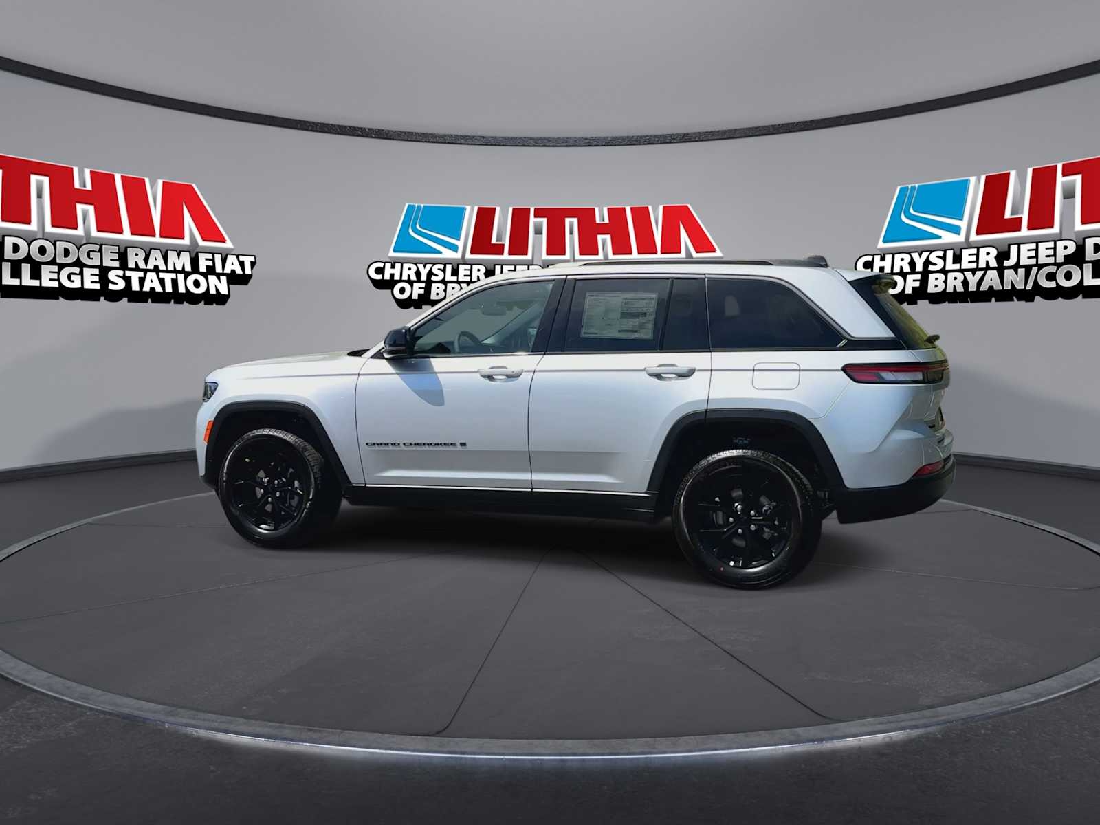 Thumbnail: 2026 Jeep Grand Cherokee - 5