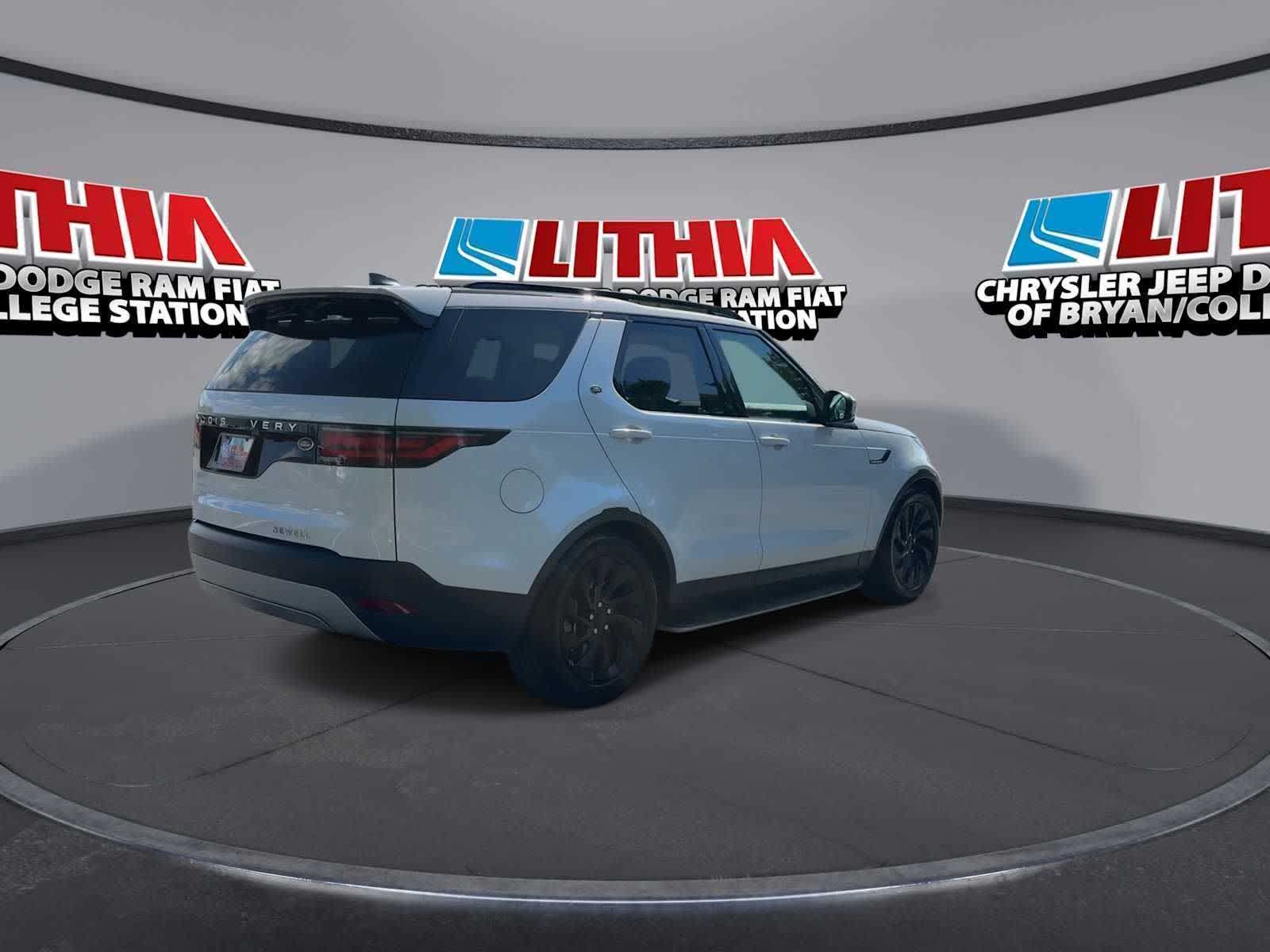 Thumbnail: 2023 Land Rover Discovery - 8