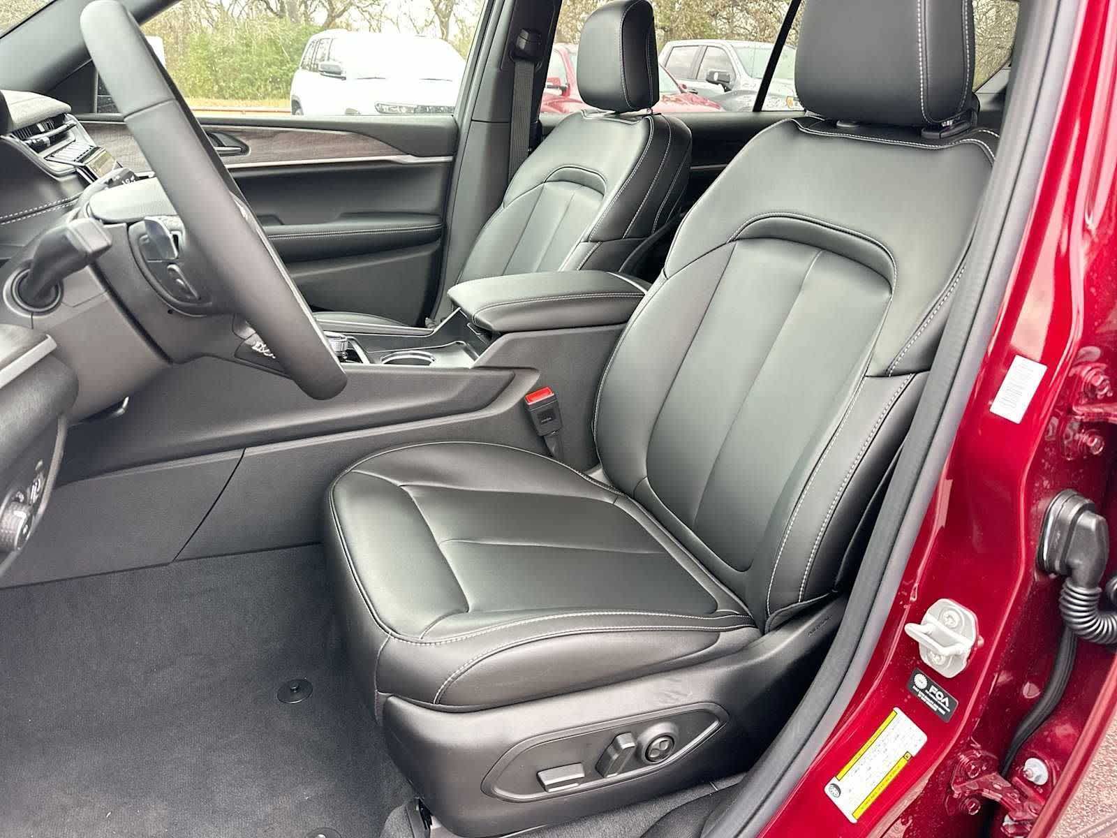 Thumbnail: 2025 Jeep Grand Cherokee - 18